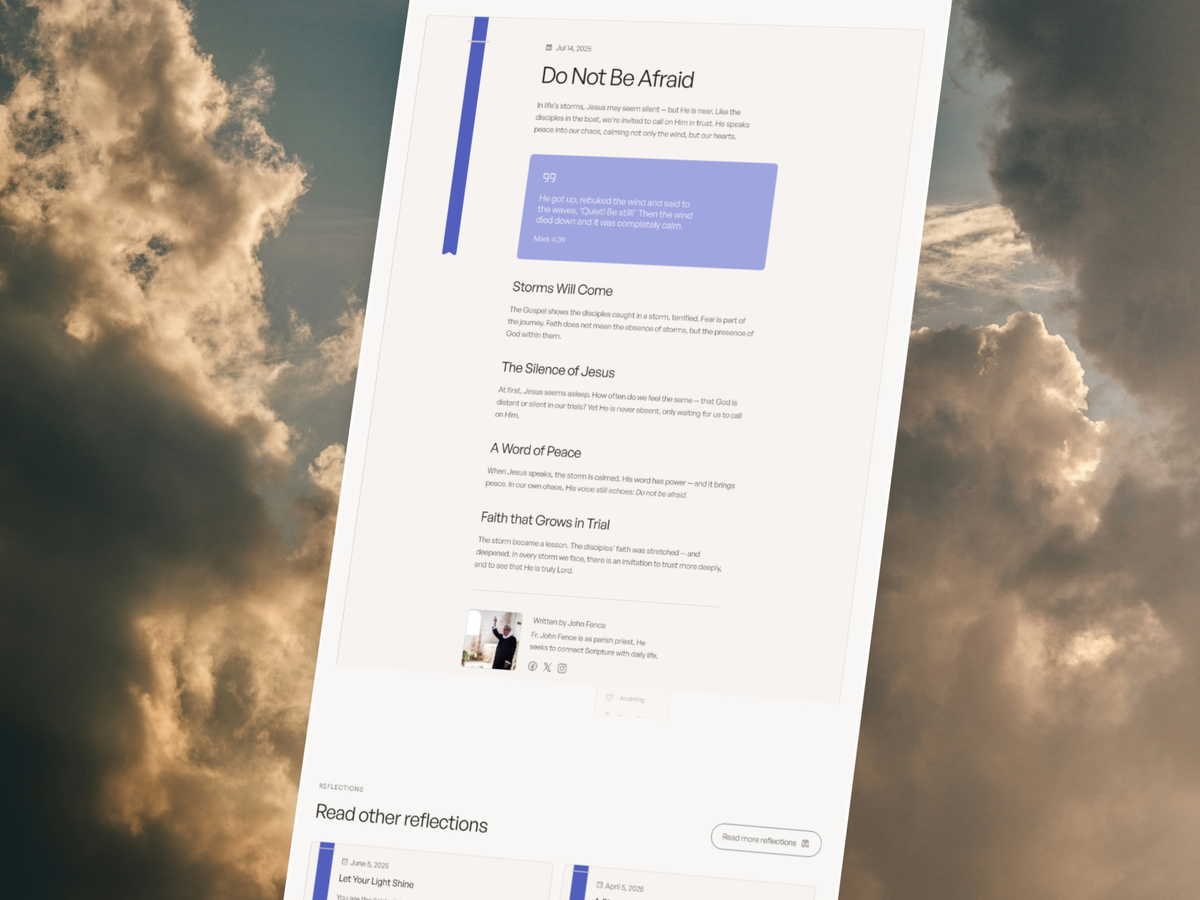 Page d’article du template Faith, présentée sur un fond de nuages.